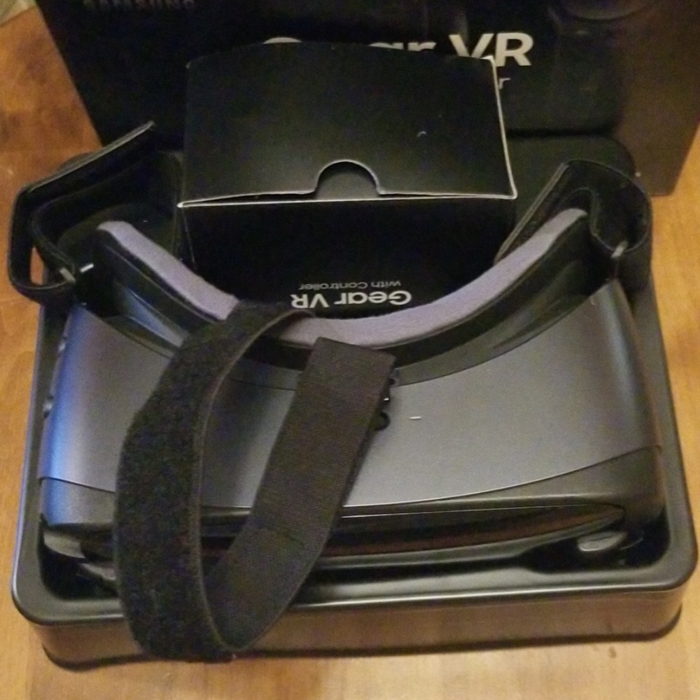 Samsung Gear Vr With Controller - image 3